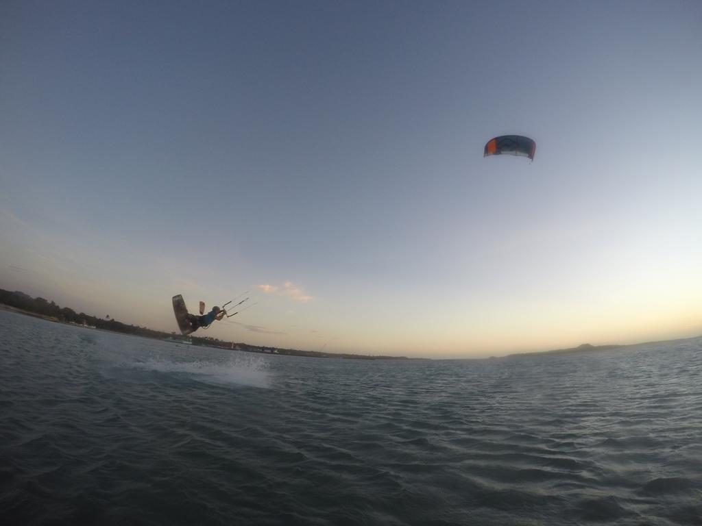 Tropical Surf House Okinawa Ξενοδοχείο Onna Εξωτερικό φωτογραφία