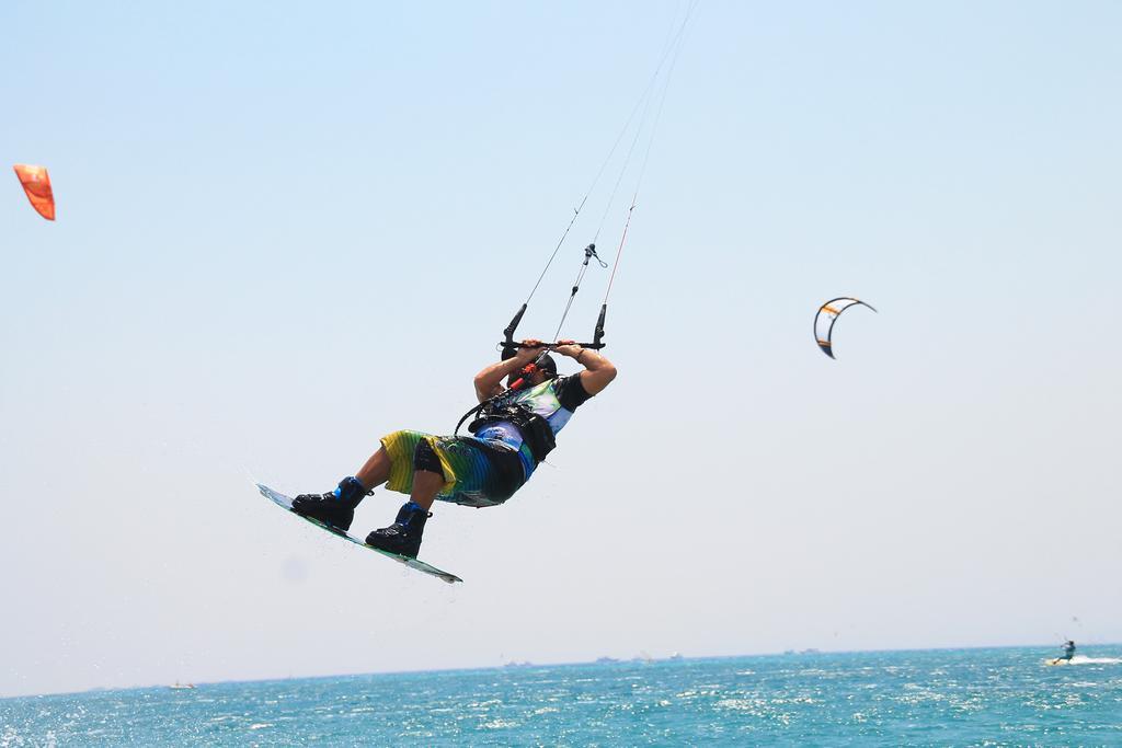 Tropical Surf House Okinawa Ξενοδοχείο Onna Εξωτερικό φωτογραφία